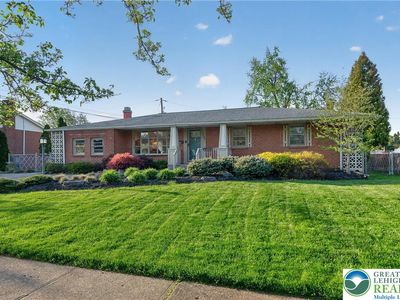 1933 Johnston Dr