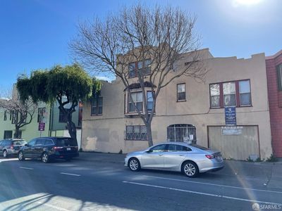 3265 Cesar Chavez St