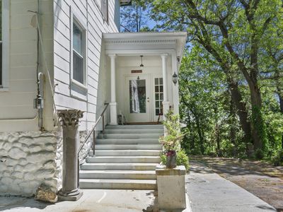 42 N Healy Avenue
