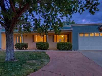 5504 Palomino Dr NW