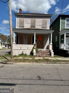 718 W 38th St