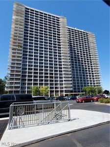 12700 Lake Ave APT 804