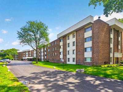 841 N York St APT 428