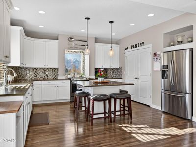 465 W Meadow Walk Dr