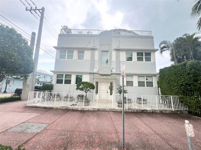 361 Collins Ave #A2