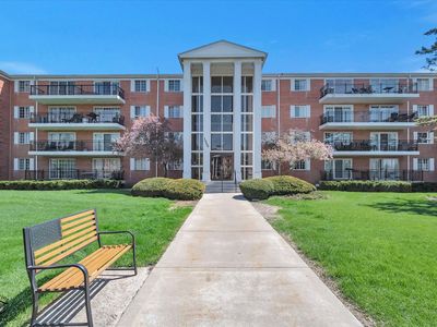 1050 N Farnsworth Ave APT 301