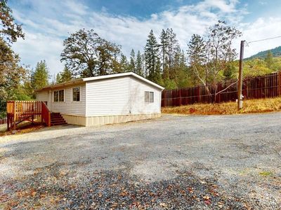 1216 Summit Loop