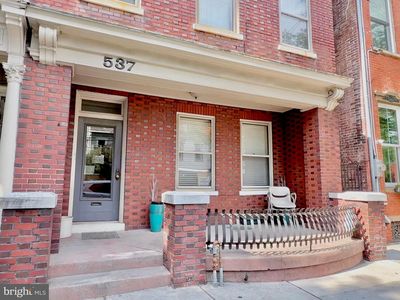 537 E King St