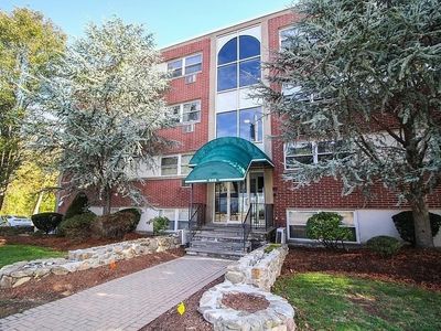 588 Main St APT 3D