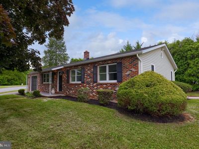 6 Executive Cir