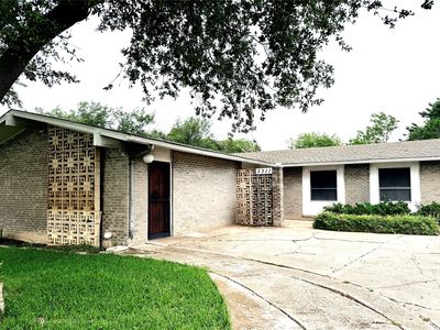 3311 Forest Ln