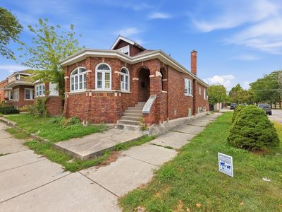 5700 S Maplewood Ave
