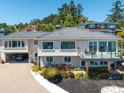 11 Sky Rd