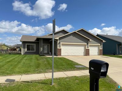 Property at 1102 Perry Ln, Harrisburg, SD
