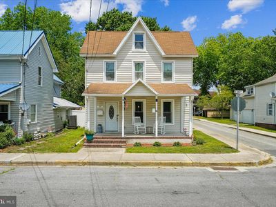 113 E East St