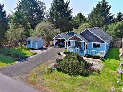 635 Island Circle SE