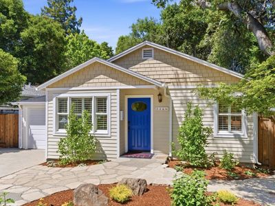 516 View St