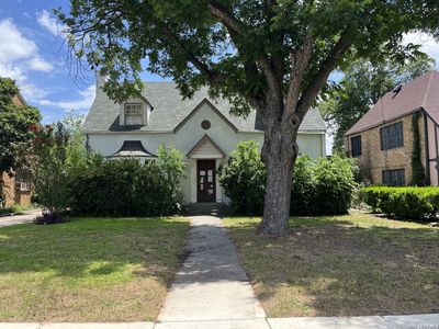 2154 W KINGS HWY