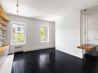 221 W 14th St APT 3A