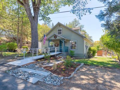 Property at 340 7th St, Rogue River, OR