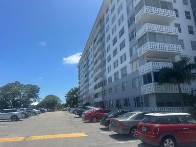 4350 Hillcrest Drive #318