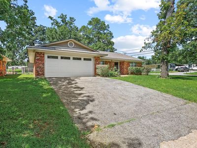 1301 Crestview Dr