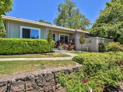 936 Commons Dr