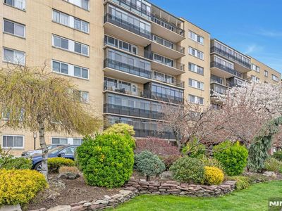 2185 Lemoine Ave APT 2C