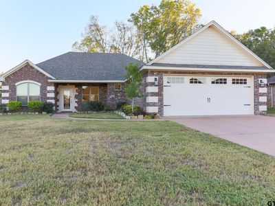 676 Linus Ln