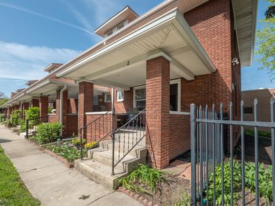 5613 E Washington St APT 2