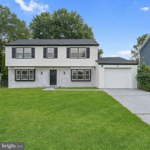 34 Mayfair Cir