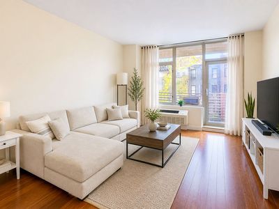 161 E 110th St #3E
