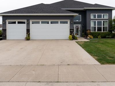 902 50th Ave W