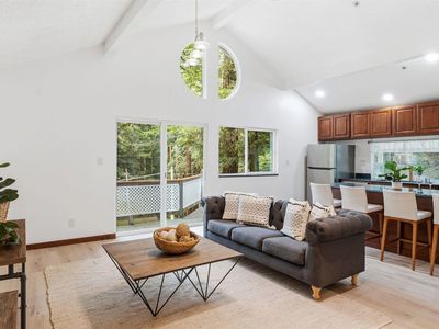 359 Redwood Rd