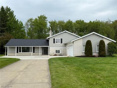 Property at 6815 Hickory Hill Dr, Mayfield Village, OH