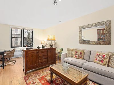 229 E 28th St APT 4C