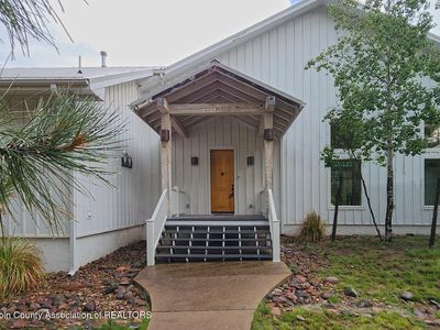 805 Hull Rd