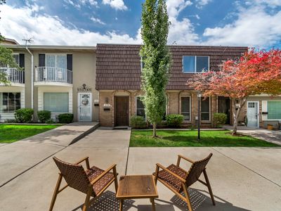 2130 E Georgetown Sq