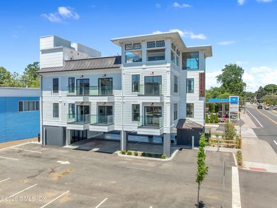 32 Broadway Ave