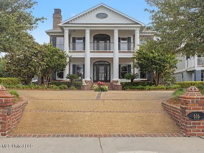 616 E Beach Blvd