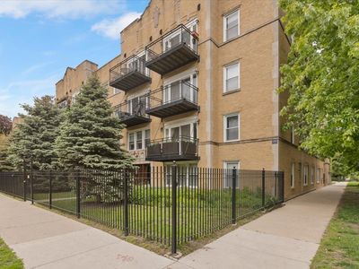 7050 N Damen Ave APT 3S