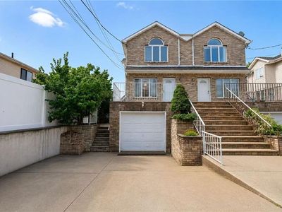 23 Saxon Ave