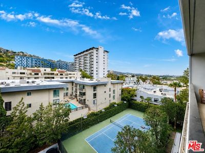 1100 Alta Loma Rd APT 902