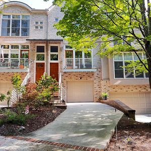 1286 Fernwood Cir NE
