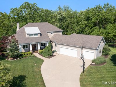 2331 Deer Trail Dr NE