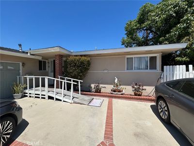 1439 W Kiama Pl