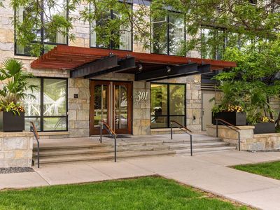 301 Kenwood Pkwy APT 302
