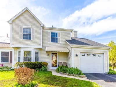 Property at 2 Sandhurst Rd, Mundelein, IL