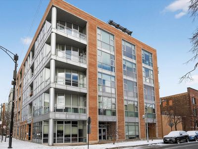 1550 W Cornelia Ave #401