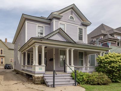 834 W Main St